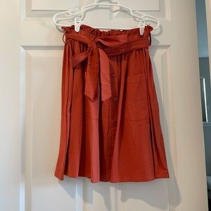 Orange skirt with tie and buttons, new